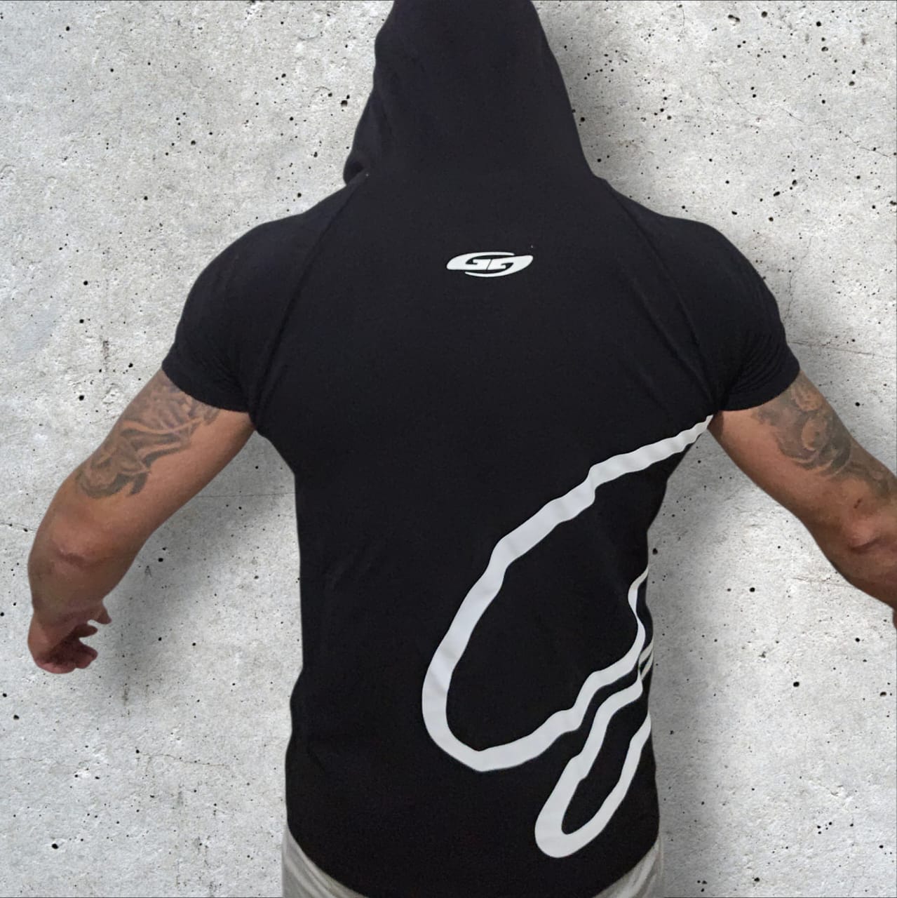Polera con capucha ajustada Negro - Manga corta - Glifo's