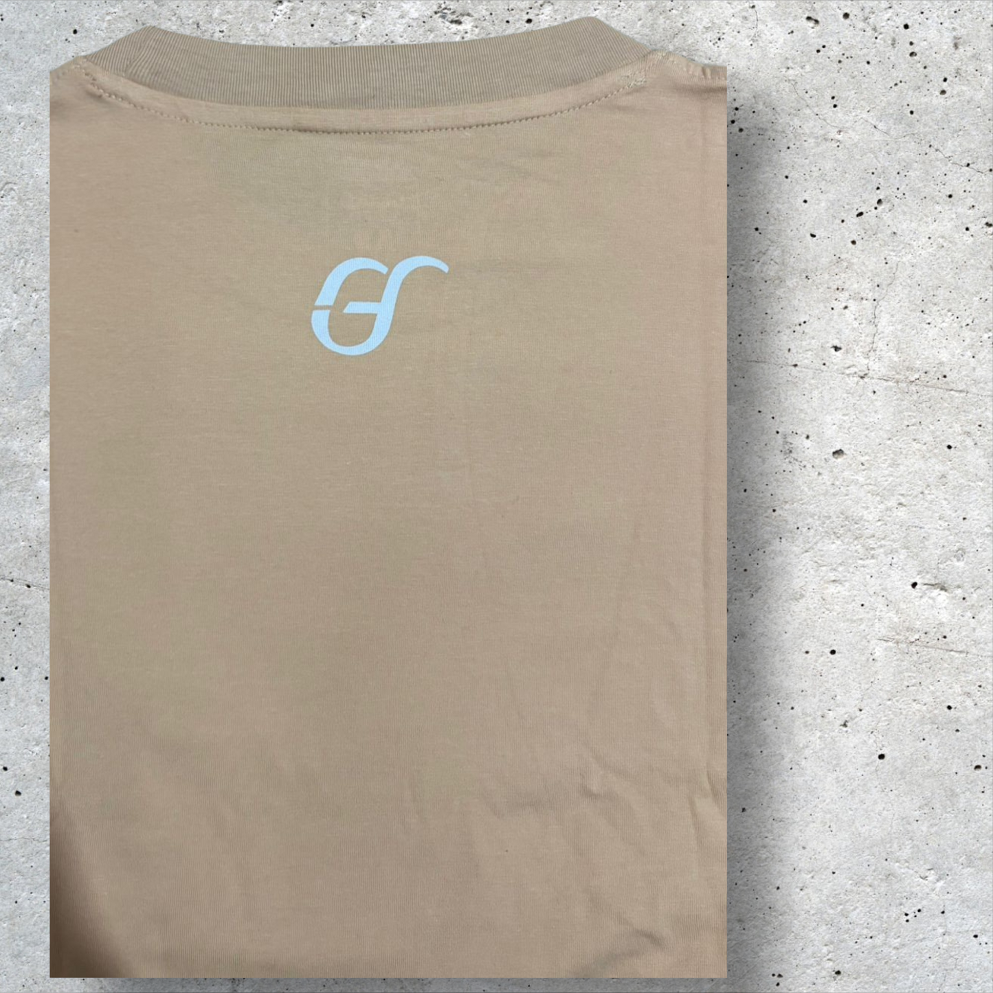 Polera Oversize Beige Glifo's - Estilo Urbano