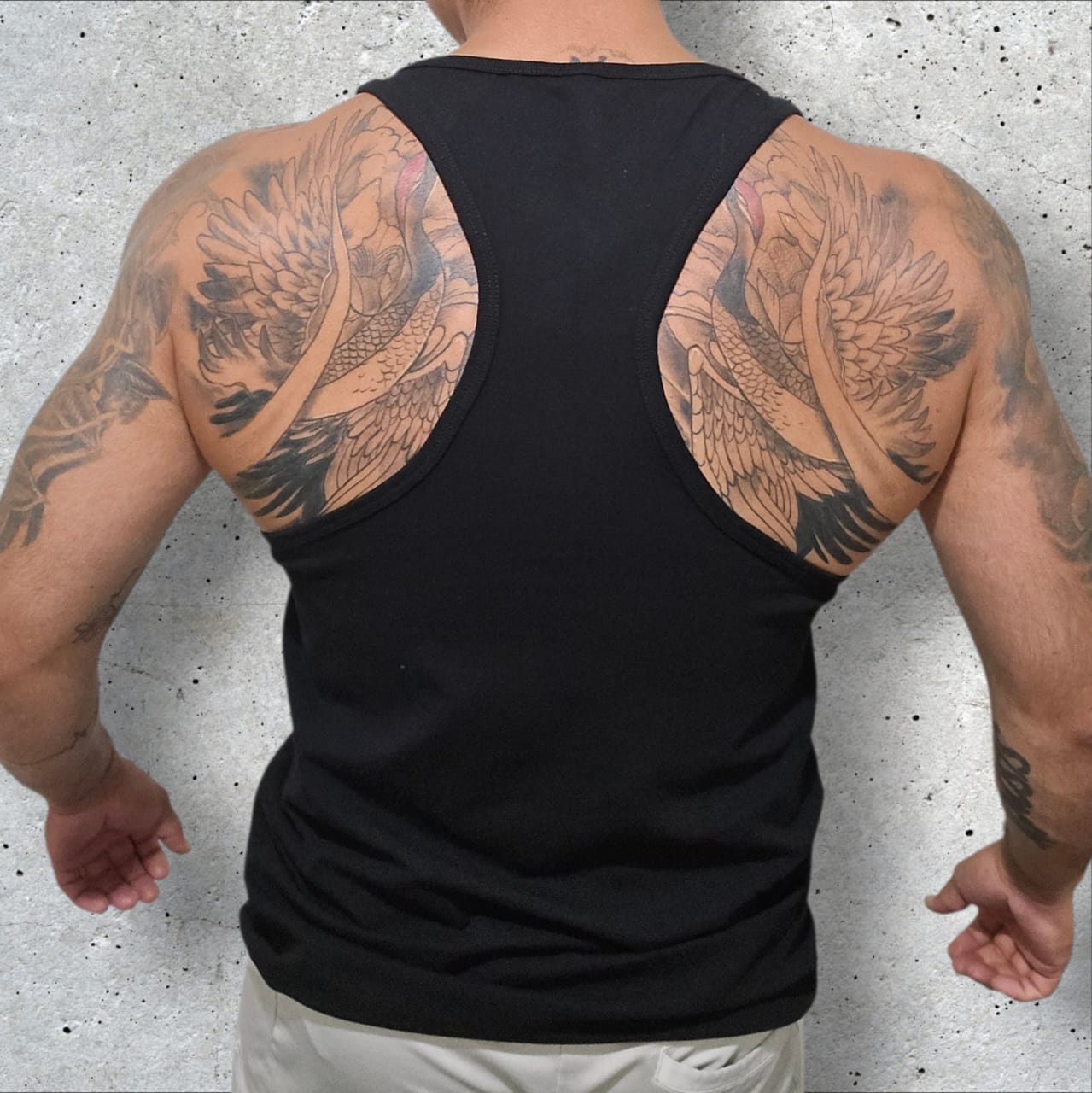 Musculosa Racerback Negro Glifo's - Movimiento sin Límites